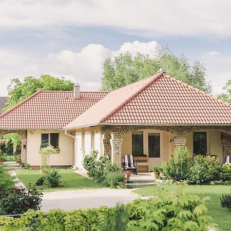 Toldi68 Apartmanhaz Кестхей Экстерьер фото