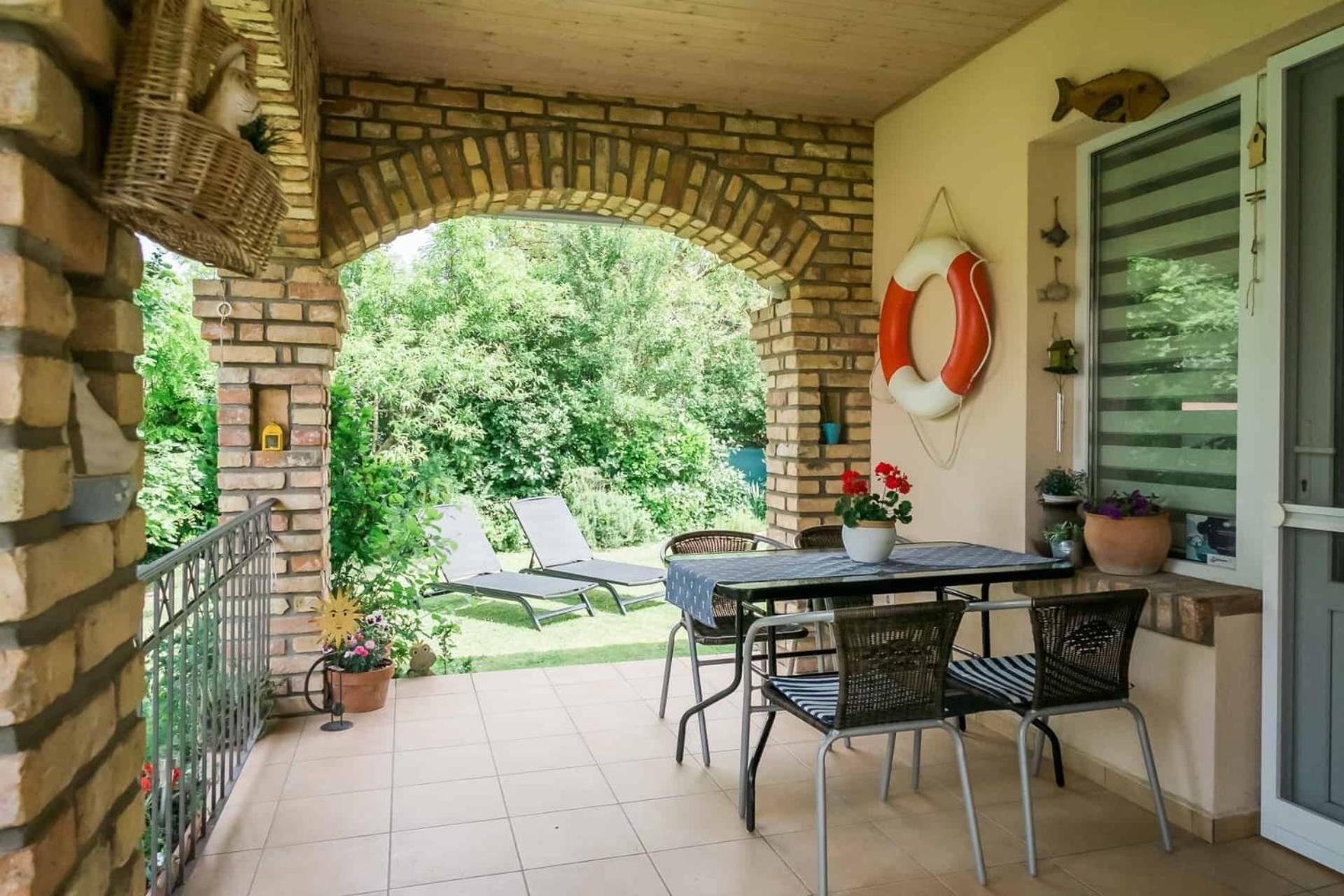 Toldi68 Apartmanhaz Кестхей Экстерьер фото